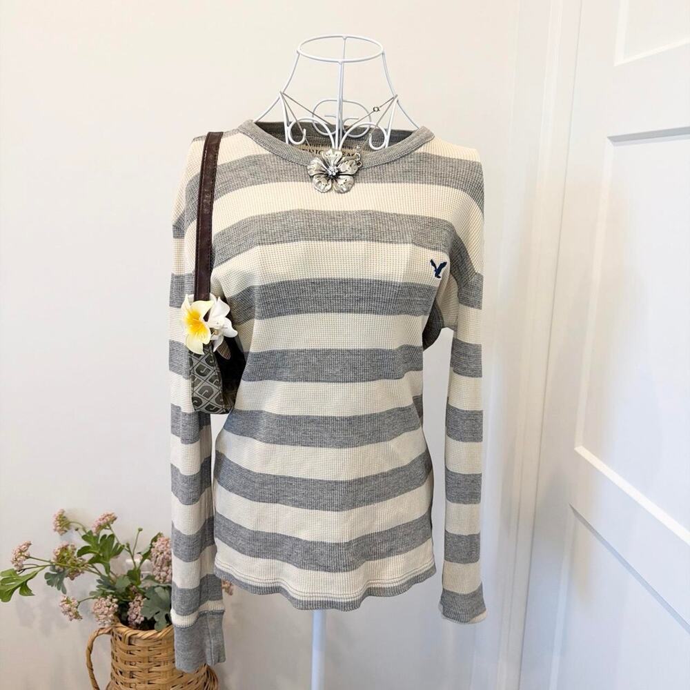 Cute gray striped vintage y2k american eagle logo Henley sweater